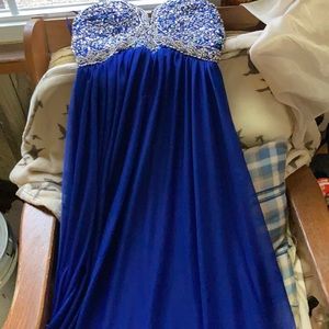 Prom dress in great condition and never been worn
